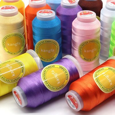 120D Farbgebung 720 Farben 4000 Yard Polyester Stickfaden für maschinell gefärbtes Muster