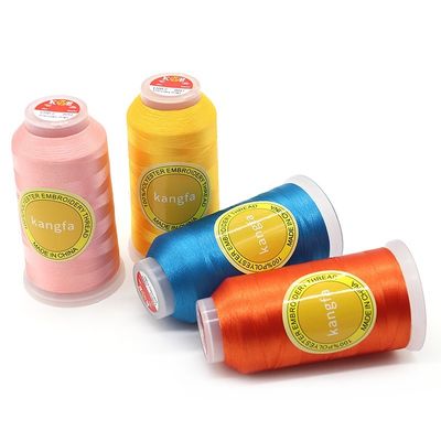 120D Farbgebung 720 Farben 4000 Yard Polyester Stickfaden für maschinell gefärbtes Muster