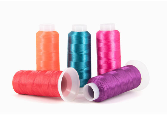 4000 Yard 120D/2 Filament Polyester-Garn für Stickmaschine gefärbte Musterkleidung