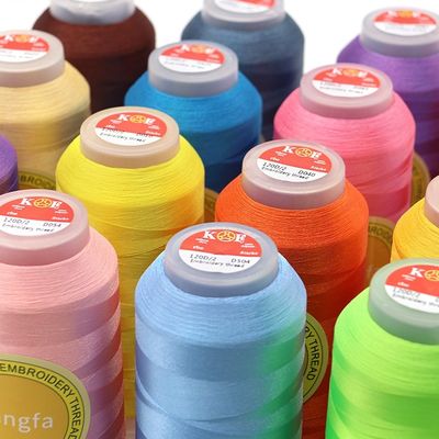 120d 2 5000y Stickgarne Polyester Stickmaschinengarne zum Stricken