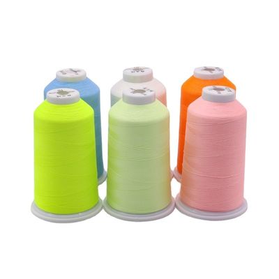 Glow In The Dark 150D/2 Polyester Stickfaden 3000 Yards Roll Nettogewicht 100G