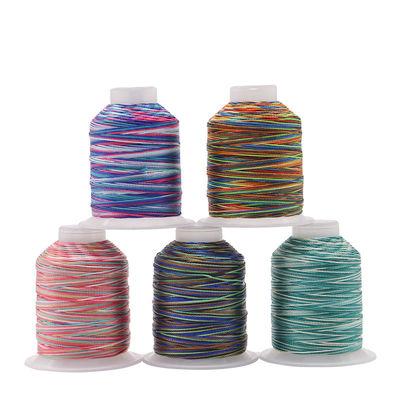 Kunststoffkegelmaterial Mehrfarbiger Regenbogen Hochfestigkeits-Polyester-Nähtfaden-Spule