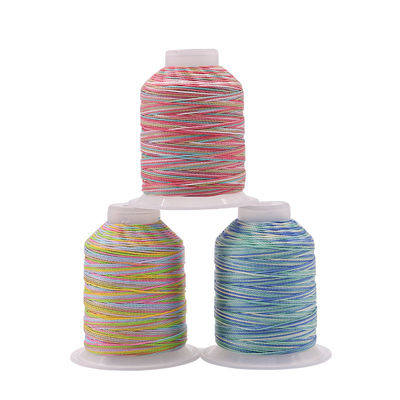 Kunststoffkegelmaterial Mehrfarbiger Regenbogen Hochfestigkeits-Polyester-Nähtfaden-Spule