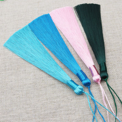 Antistatische Bürste Farbe 8cm Seiden Tassel Frisur Schlüsselkette für Party Tasche Dekoration