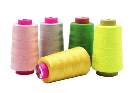 Gepasste Polyester-Baumwollkern-Spun-Nähte mit 100G Gewicht und Spun-Garnart