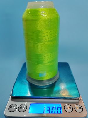 4000m Computer Polyester Stickfaden in verschiedenen Farben für Stickmaschine