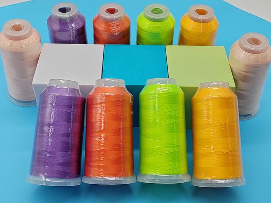 4000m Computer Polyester Stickfaden in verschiedenen Farben für Stickmaschine