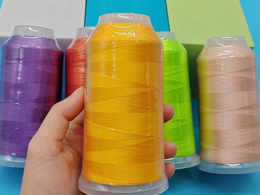 4000m Computer Polyester Stickfaden in verschiedenen Farben für Stickmaschine