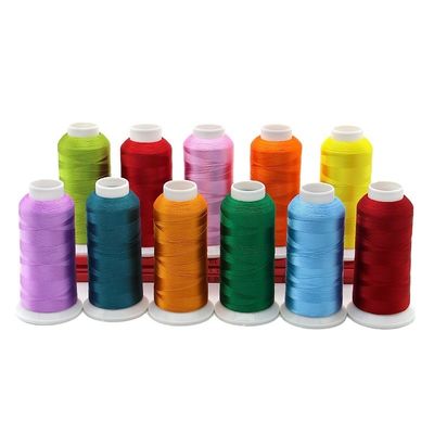 120D/2 5000Y 128g goldfarbenes Polyester-Embroidergewebe für Maschinennahtprojekte