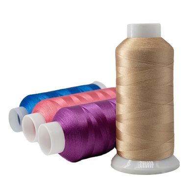 120D/2 5000Y 128g goldfarbenes Polyester-Embroidergewebe für Maschinennahtprojekte