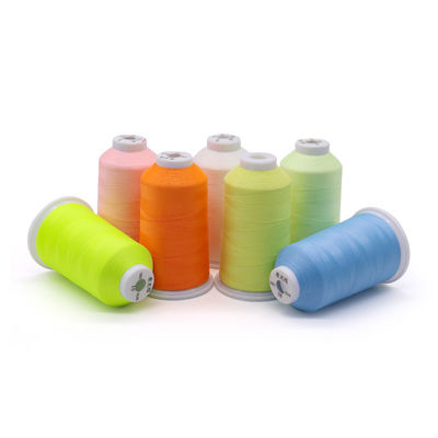 27 Farben Polyester 150D/2 Leuchtfaden für Jeans Nähen reflektierendes Stickfaden